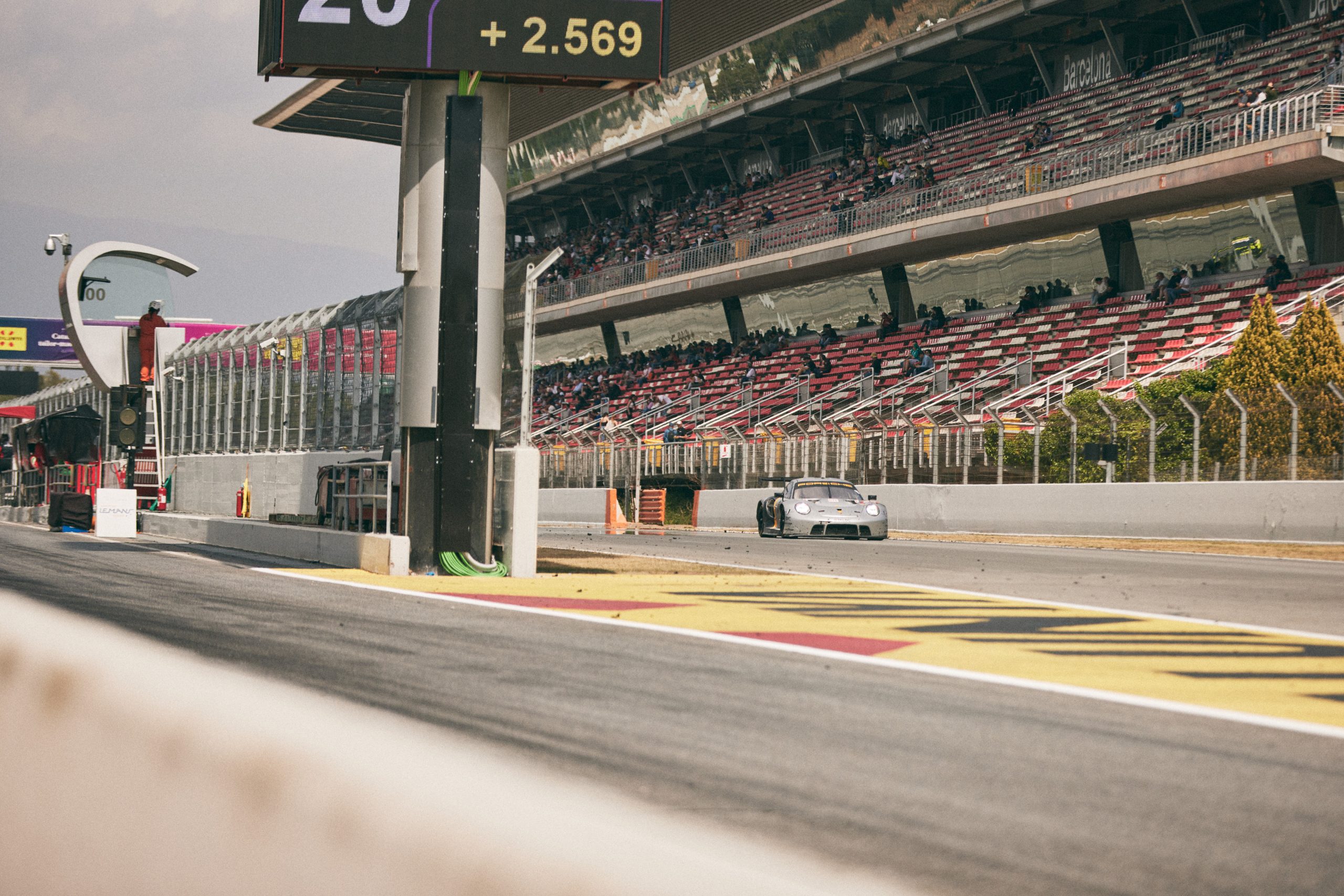 CARLOS-FERNANDEZ-LASER-PORSCHE-SIGHT-ELMS-BCN-05-1653