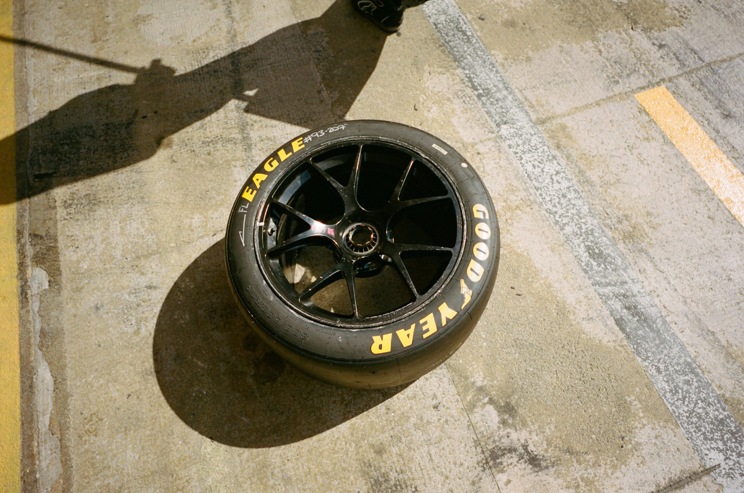 CARLOS-FERNANDEZ-LASER-PORSCHE-SIGHT-ELMS-BCN-ANALOG-000627330018-126