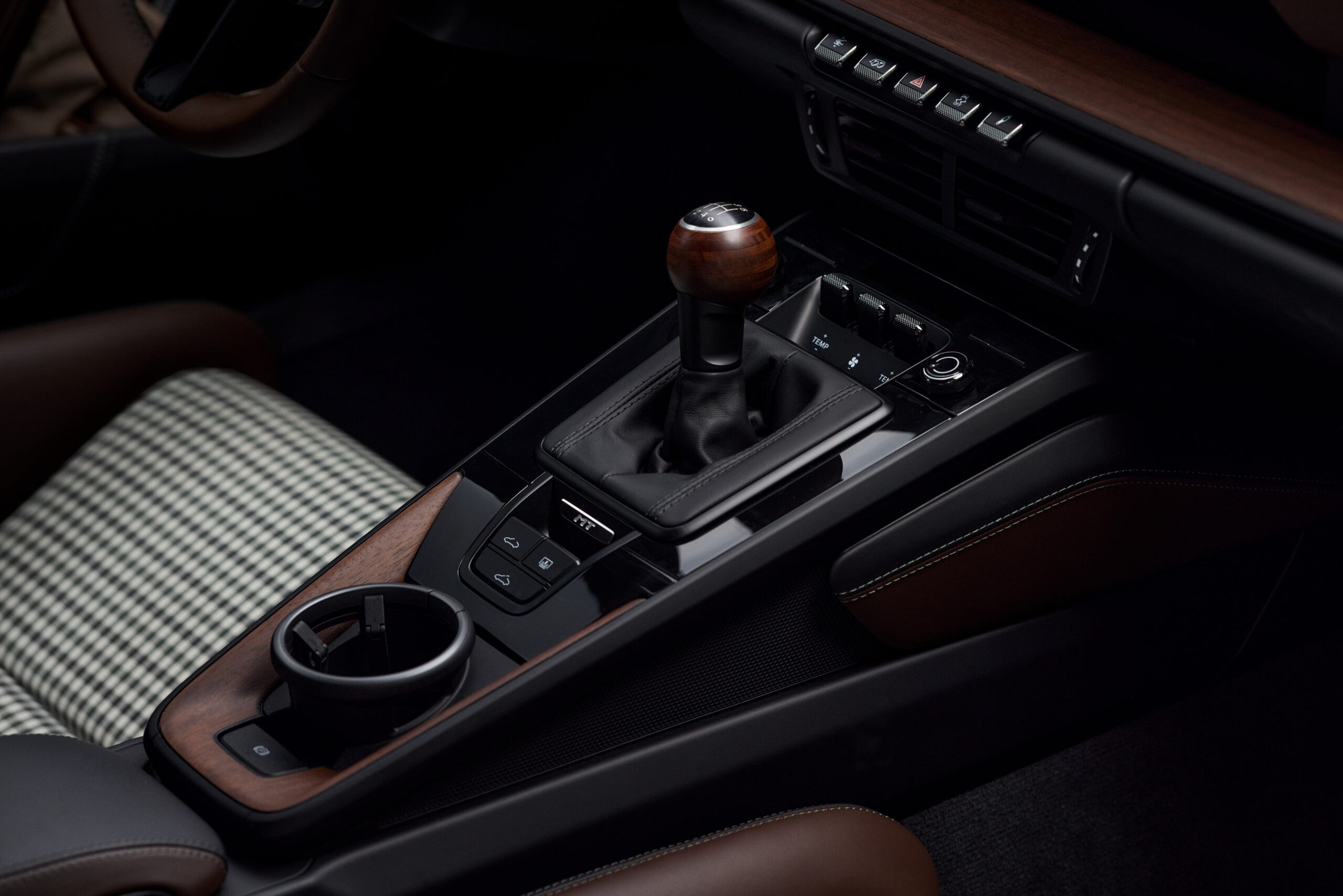 LOWRES-PORSCHExONASSIS-FORMOSA-09-05960-01-CARLOS