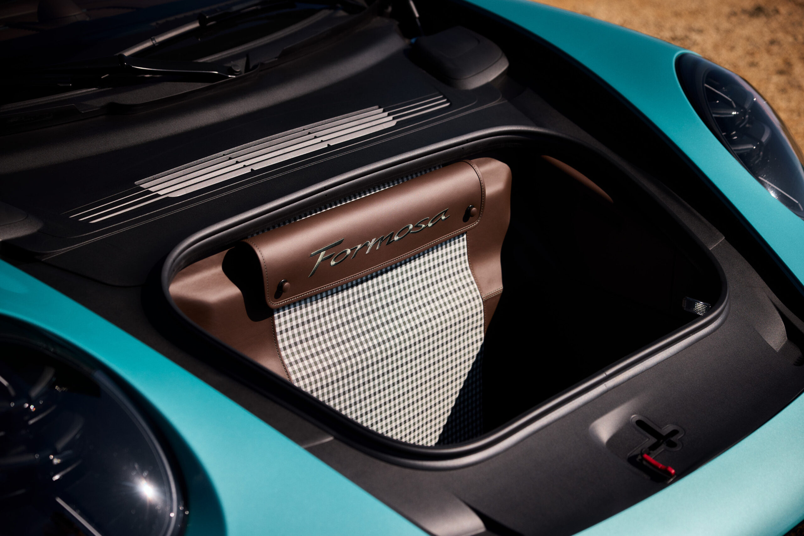 LOWRES-PORSCHExONASSIS-FORMOSA-12-09476-01-CARLOS